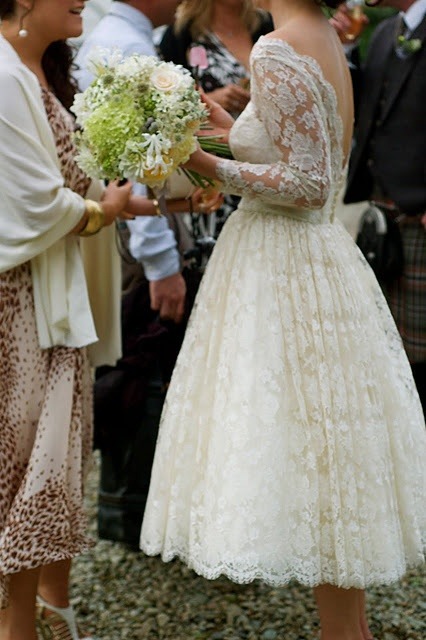 bukoladreamwedding:  Beautiful tea length dress 