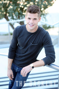 hotinjeans:  Charlie Carver