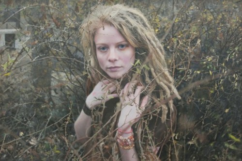 Yigal Ozeri art Inspired by the aesthetics of the Mannerism and Pre-Raphaelites, New York based Yiga