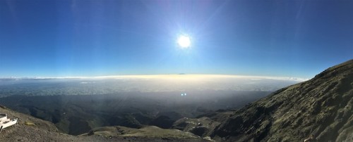 quantumbeam:Mt. Taranaki (2518m)Kozel tokeletes idojarassal igazi elmeny a maszas!A nap elso sugarai