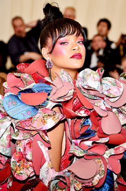 glamorousladies:  Rihanna attends the ‘Rei Kawakubo/Comme des Garcons: Art Of The In-Between’ Costume Institute Gala at Metropolitan Museum of Art on May 1, 2017 in New York City. (Photo by Neilson Barnard/Getty Images)  