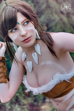 league-of-legends-sexy-girls:  Nidalee Cosplay