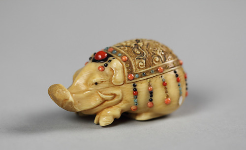 Boar KōhōsaiPeriod: Meiji period (1868–1912)Medium: Ivory inlaid with coral and small blue and white