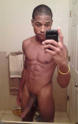 nudeselfshots-blackmen.tumblr.com post 47390736026