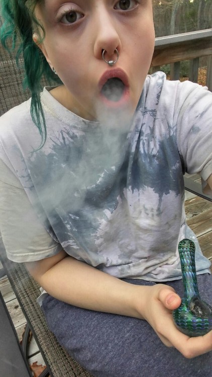 weed-breath:  Smoke selfies from this morning