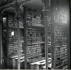 theparisreview:  A look at Cincinnati’s old public library, erected in 1874 and demolished in 1955. 