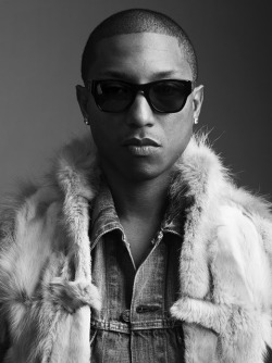 nakedmalecelebs1:  Pharrell Williams BALLS