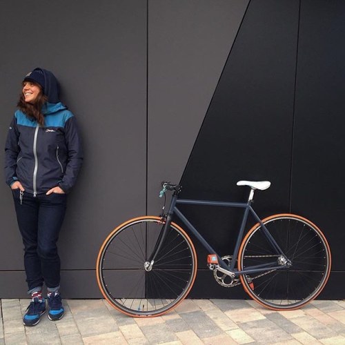 fixiegirls:  Repost: @masiakarzec  #fixedporn #fixiegirl #blahol #singlespeed #geometrical #kamionek