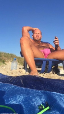 thong-jock:  Handsome bulging beefy stud thonging at the beach. Instant thong boner!