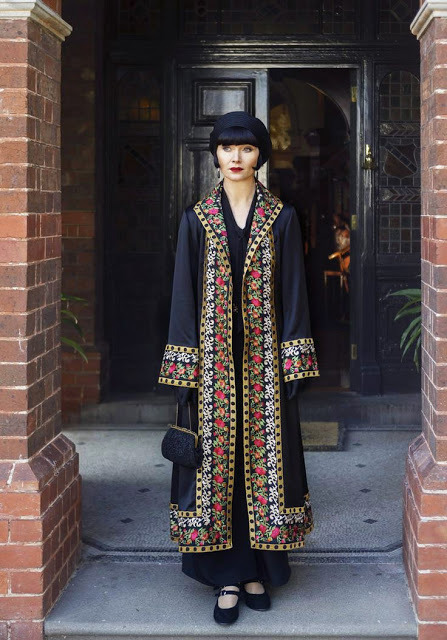 thevintagedancer:  Orientalism in 1920s Fashion form Miss Fisher Murder Mysterys