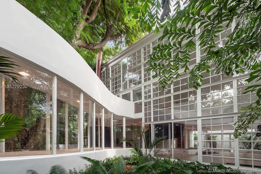househunting:  $1,940,000/3 br/2700 sq ftCoral Gables, FLbuilt in 1979