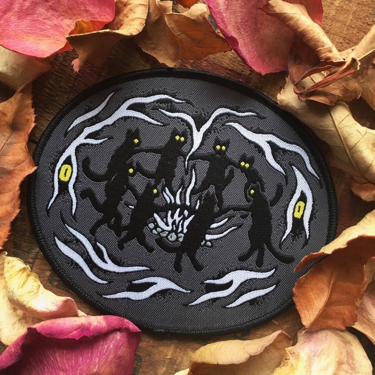 bucketofchum: lacrimasgonnabefree:  sosuperawesome:   Pins and Patches Miss Blackwater