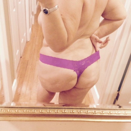 hipsncurvesplus:  I love big butts and I cannot lie!