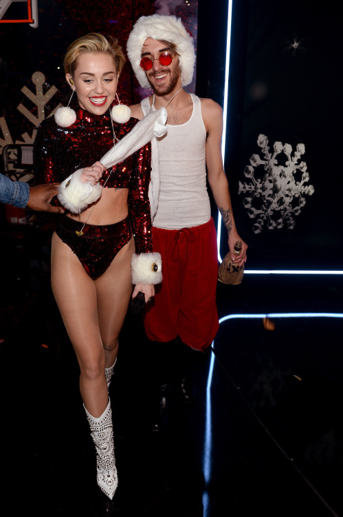 mileynation:  More photos of Miley backstage at Z100’s Jingle Ball 2013Z100’s Jingle Ball 2013