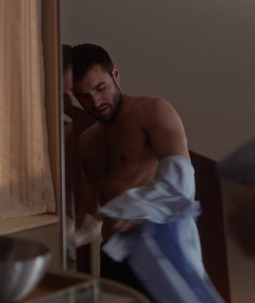 hotashellcelebmen:  More here :https://auscaps.me/2017/11/29/josh-bowman-shirtless-in-time-after-time-1-11-i-fall-behind/