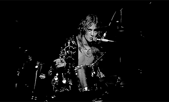 aspiringsomeone:robertplants:Roger Taylor being adorable hot af as he introduces Seven Seas of Rhye.