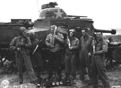 bmashine:American tankers from the company “D” of the 2nd battalion of the 13th tank regiment of the