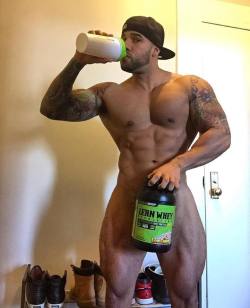 keepemgrowin:Drinking down another of his “get big” shakes…