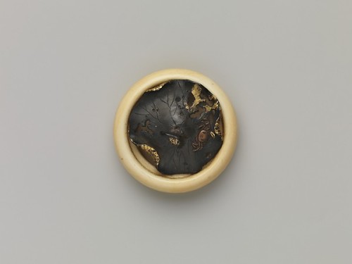 virtual-artifacts: Netsuke: Crab on a decaying lotus leaf, 19th century Japanese Ivory, copper alloy