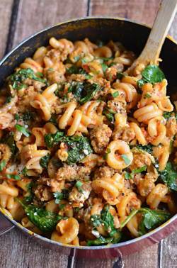 lustingfood:  One Pot Roasted Red Pepper and sausage alfredo