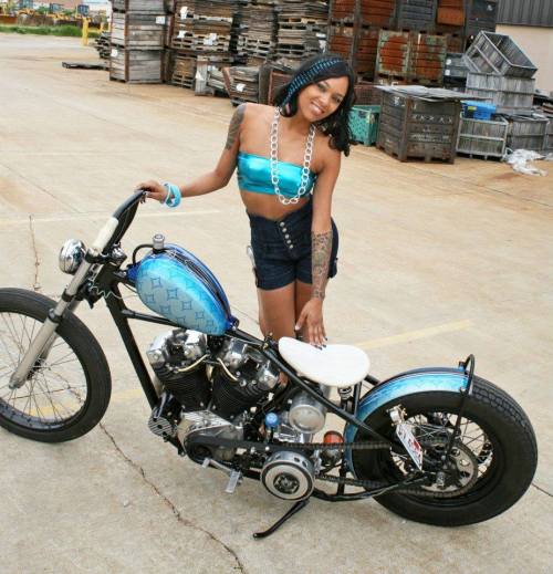 chicksandchoppers:  Fuk mondays!