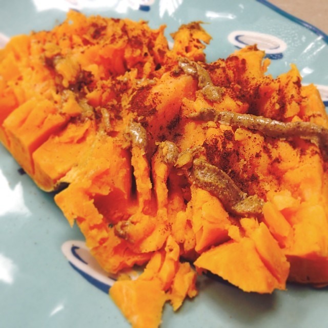 Mid-morning snack of a half baked sweet potato with cinnamon and 1 tsp of almond butter. So good! 1 yellow container and 1 tsp. #21dayfix #21dayfixapproved #healthy #healthstartshere #fitforlife #fitnotthin #fitness #foodblog #spatoola...