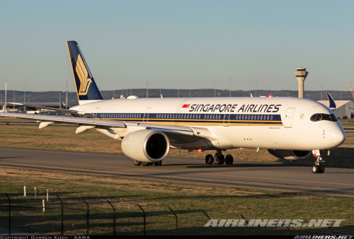 SQ214 to Singapore making her way to Runway 03 for takeoff. [PER/YPPH]