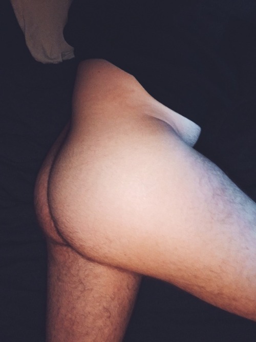 magikpelvis:Big booty, big belly.