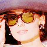 omeolife:  Holly Golightly - Breakfast at Tiffany’s (1961)