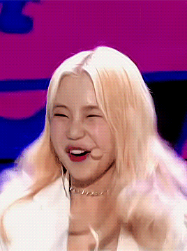 dahyun: 180227 momoland @ the show // jooe