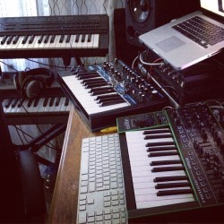 albaecstasy:  What #Synthesizers dream when they sleep? #System1 #BassStation2 @wearenovation @roland_us