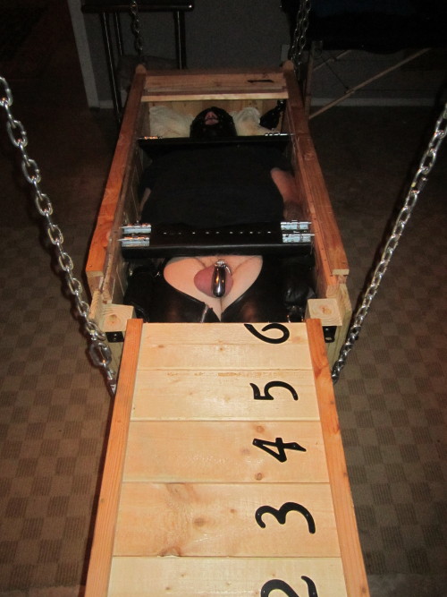 manuallaborboi:  malebondagepigs:  masterfetishbear:RECENT BONDAGE TRIP IN RALEIGH NCFLOATING COFFIN AND MAIL BAG HOIST  Male SM and bondage images @  Male Pigs in bondage  A night in the box would be wonderful experience!