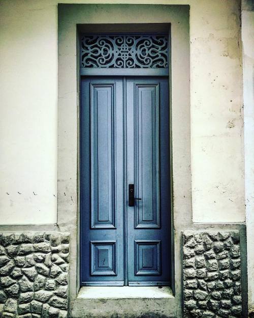 #guardiancities #panama #panamacity #porta #portasejanelas #portaseportoes #puertasyventanas #puerta