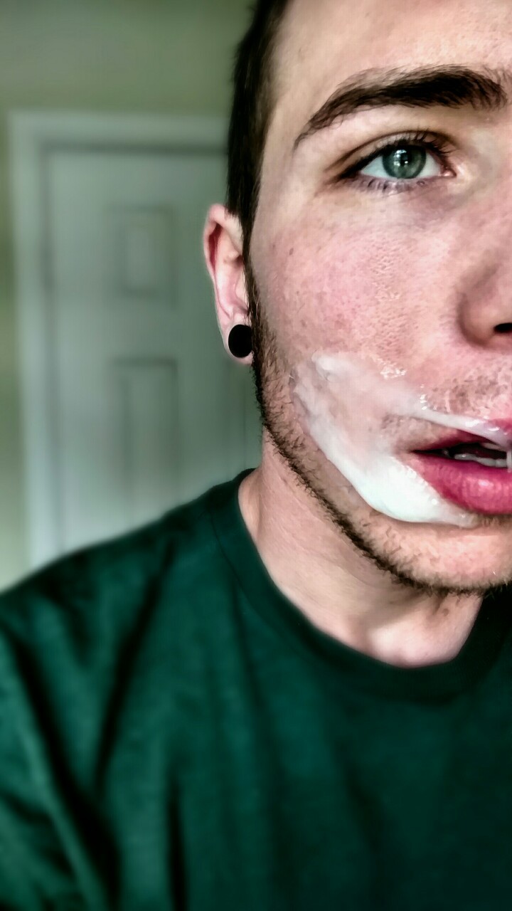 coathisthroat:Took a fat load to the face from a college buddy. He wouldn’t let