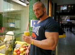 gymratskip:  londonboy45:“I order fruit