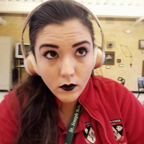 Yesterday’s aesthetic: evil queen stuck in an elementary school. #mood #thankgoditsfriday #8th