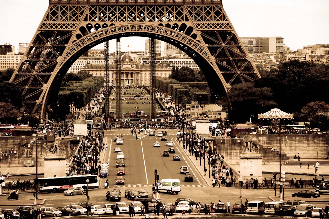 travelthisworld:  Tour Eiffel - Paris submitted by: unphoenix, thanks!