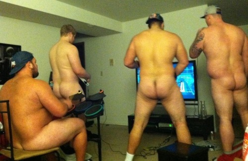 blueyesbator: fattdudess: Buffalo Bulls Offensive linemen playing some naked Rock Band.  (from left 