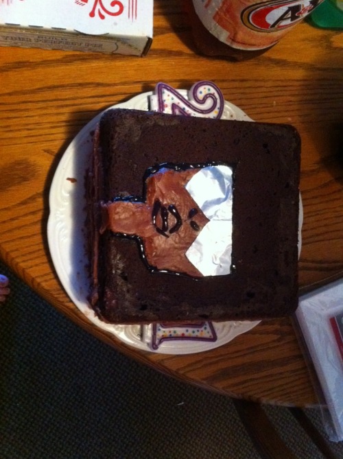 crashlol:  It’s my birthday and my girlfriend drag-kings-in-space made me this cake! Thank you babe, I love you!<3