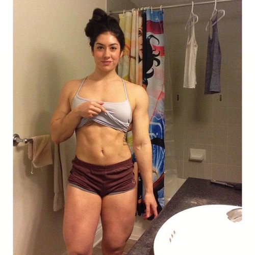 WE LOVE MUSCULAR GIRLS