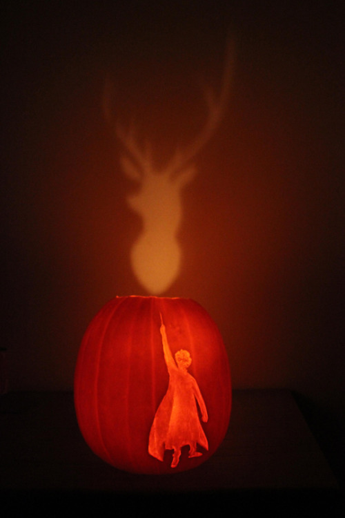 tastefullyoffensive:  Expecto pumpkin! (carving and photo by Rojath) 