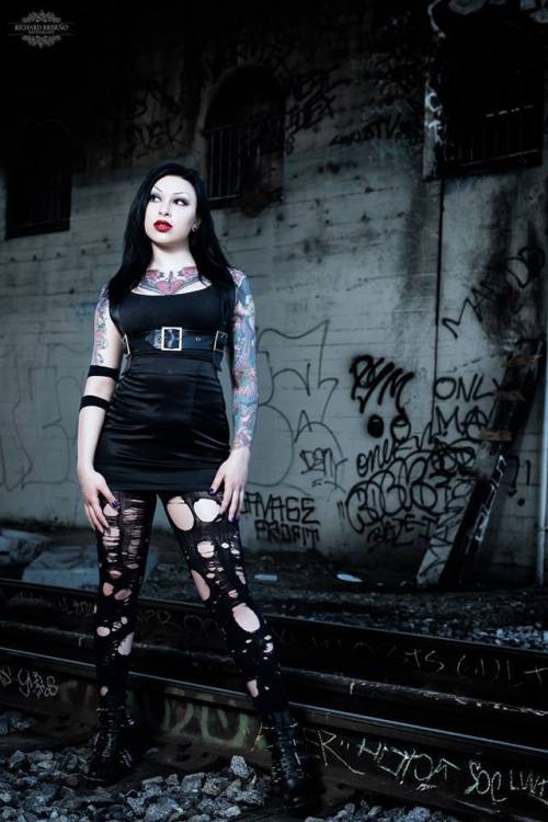 gothicandamazing:   Model: Gh3tto Bla5ter© Richard Briseño     Welcome to Gothic and Amazing | www.gothicandamazing.com   