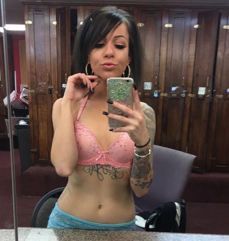 stripper-locker-room:  babydances