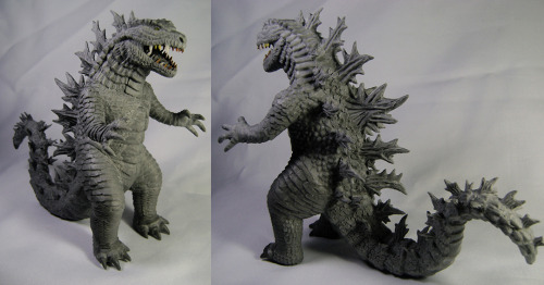 A new advance of Godzilla that I was making in flexible paste (porcelain), I have to evaluate some d