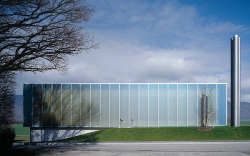 SALLE DE GYMNASTIQUE DOUBLEArchitects : Graeme Mann & Patricia Capua Mann Location: Borex, Suiss