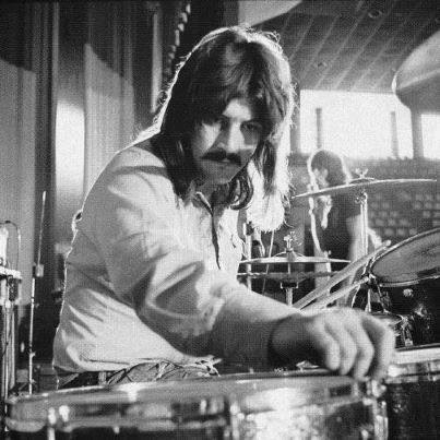 lastwattrans:  Bonzo preparing to beat the fuck out of his kit.