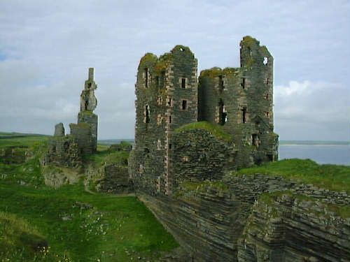 bonitavista: Castle Sinclair Girnigoe, Wick, Scotland photo via bren Looking like a chia pet!