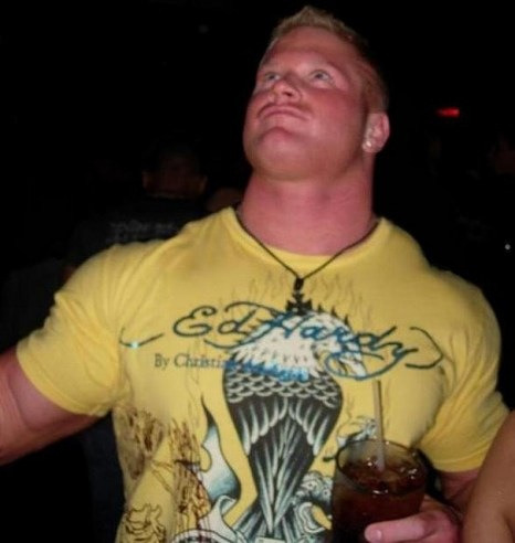 joocyasfuark:  douchy but jacked football player. i’d let him rape me