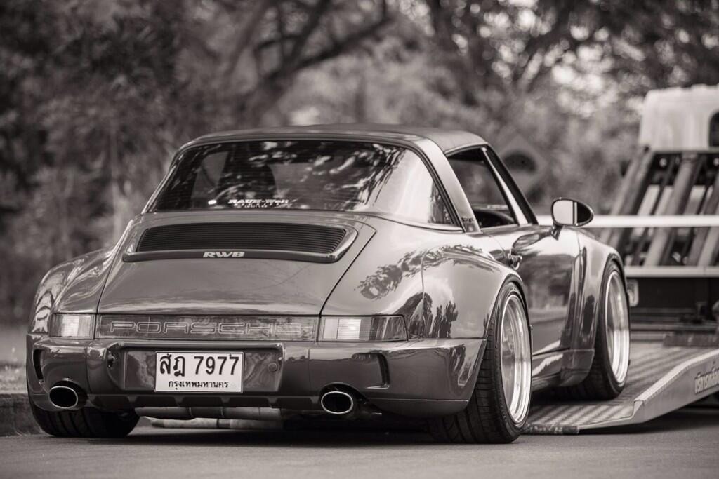 that911:  highwaystarmanny:  fafastatus:  wingless RWB is perfection    Reblogging