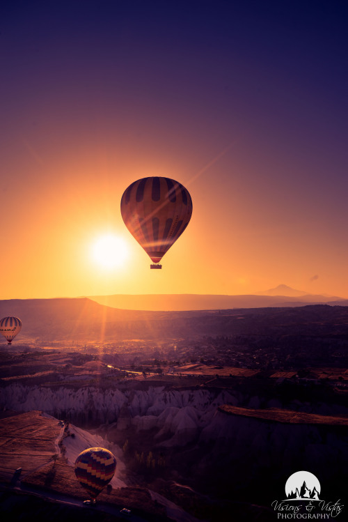 visionsandvistas:Sunrise in Cappadocia